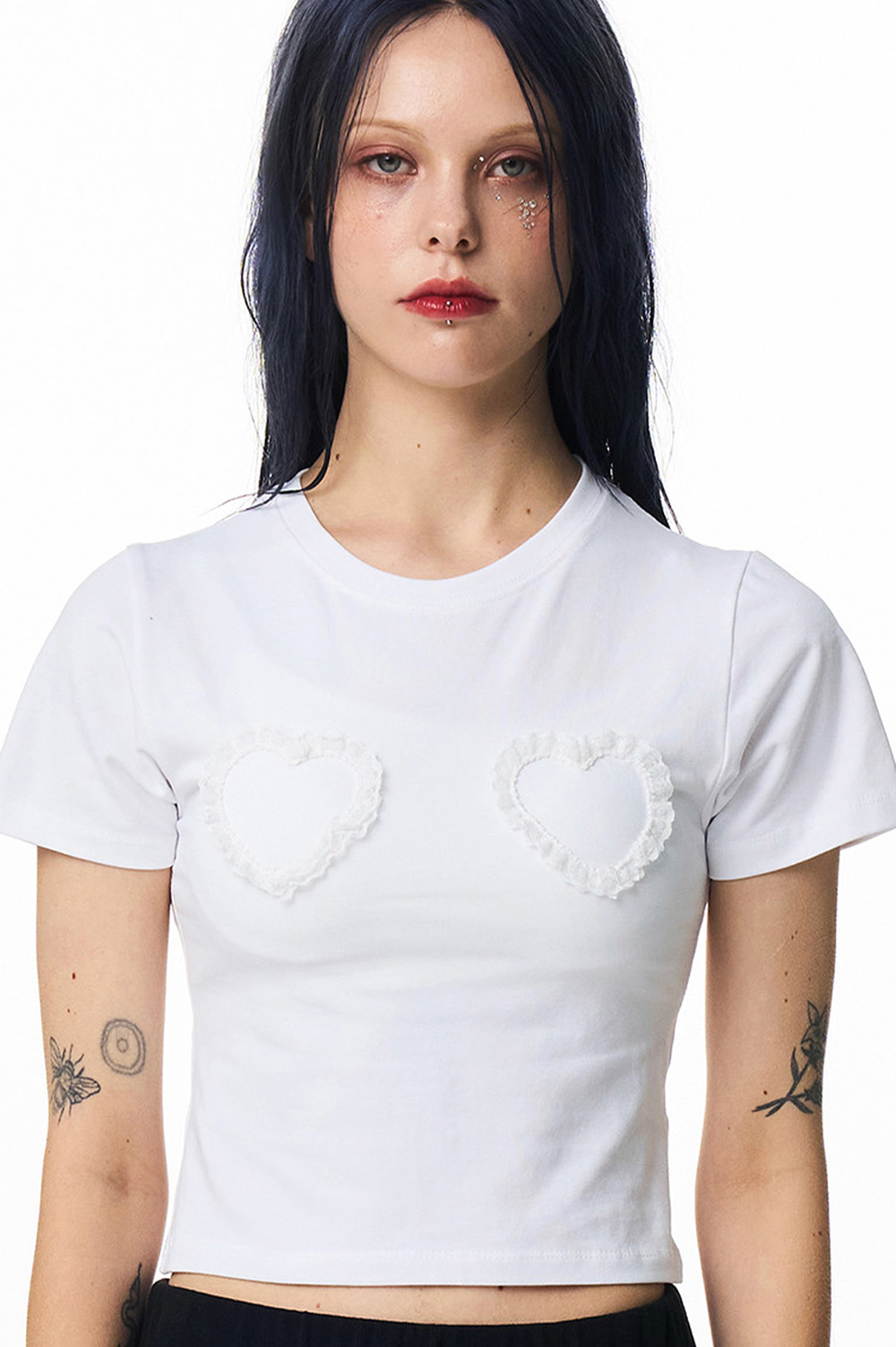하트 레이스 핏티드 크롭 티셔츠 화이트